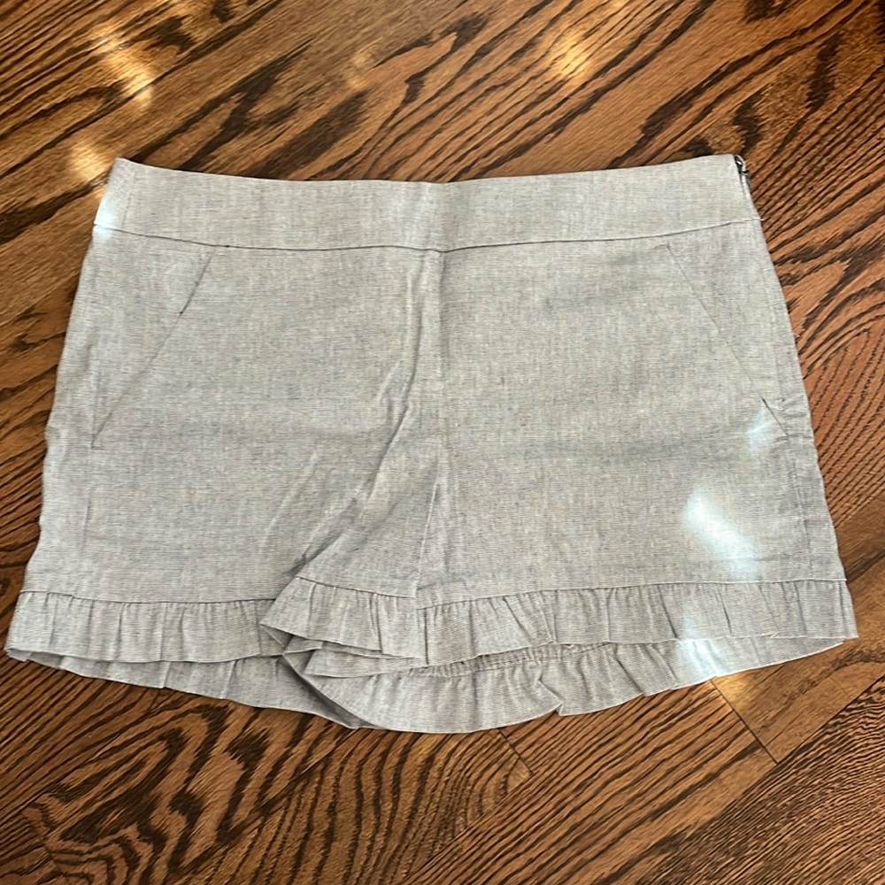 NWT Loft Ruffle side zip shorts size 0